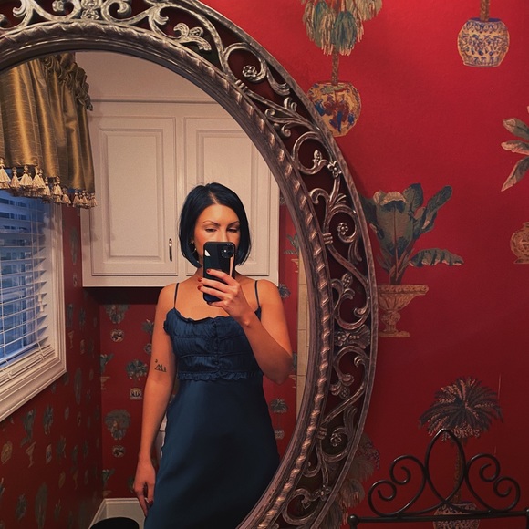 Astr The Label: Smocked Midi Dress - Hunter Green. Size Small - Picture 8 of 8